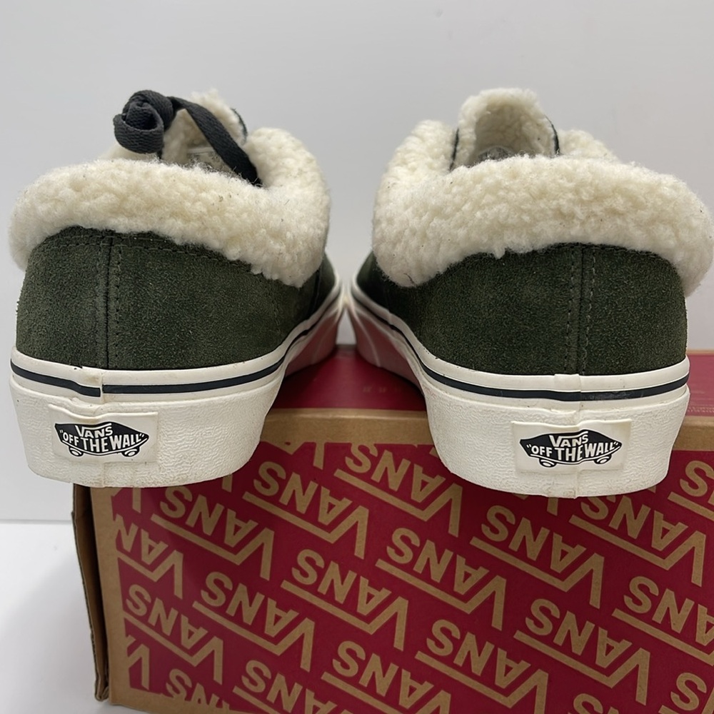 Vans WMNS Authentic Sherpa
Sherpa Grape Leaf
VN000CP4KCZ Green Sneakers - Picture 14 of 16